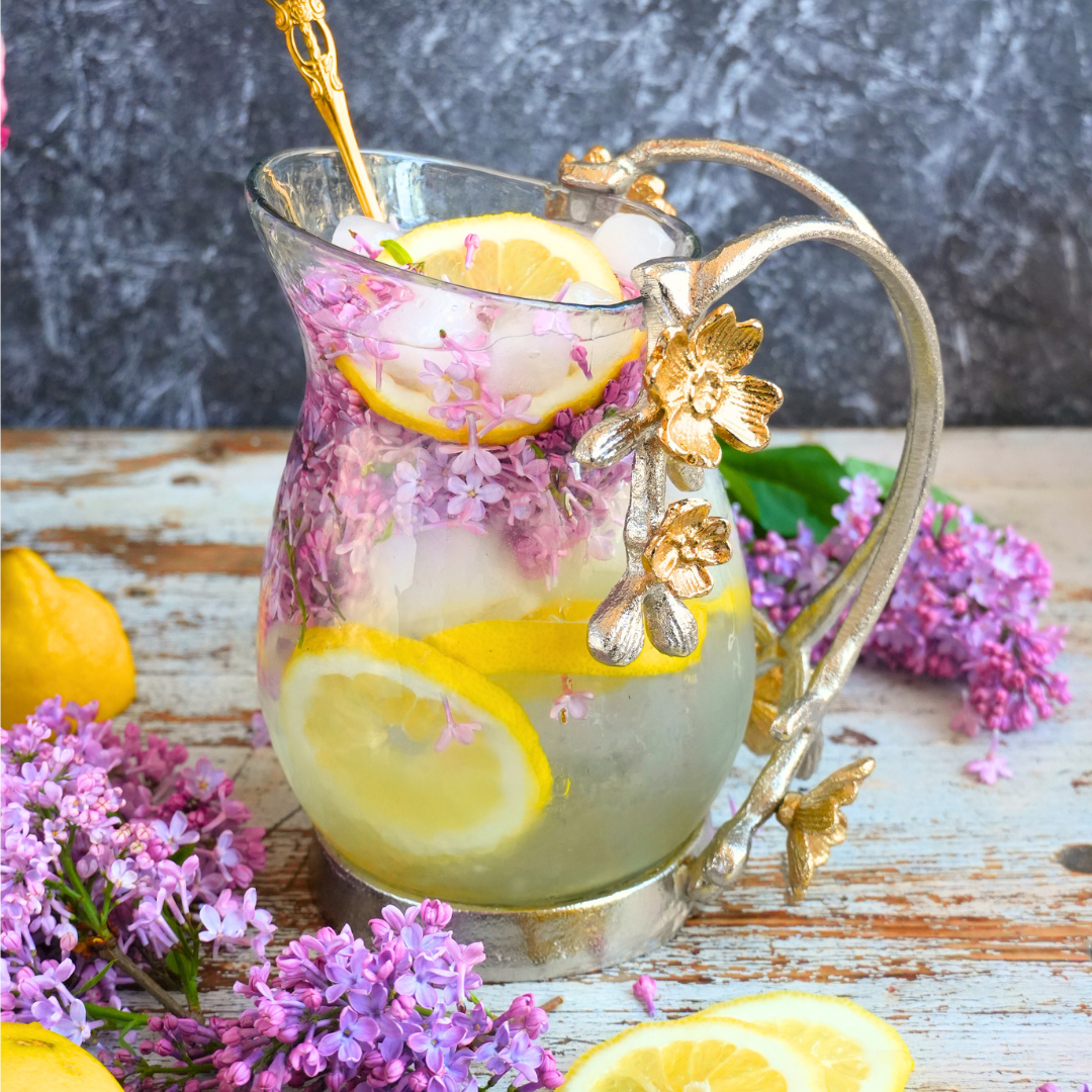 Flieder-Zitronen Infused Water mit Keto Koney