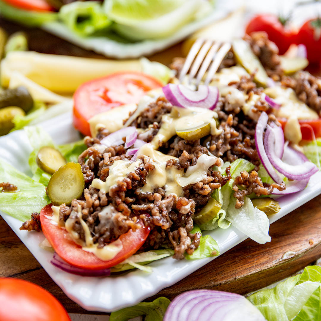 Low-Carb & Keto Big Mac Salat mit selbstgemachtem Dressing