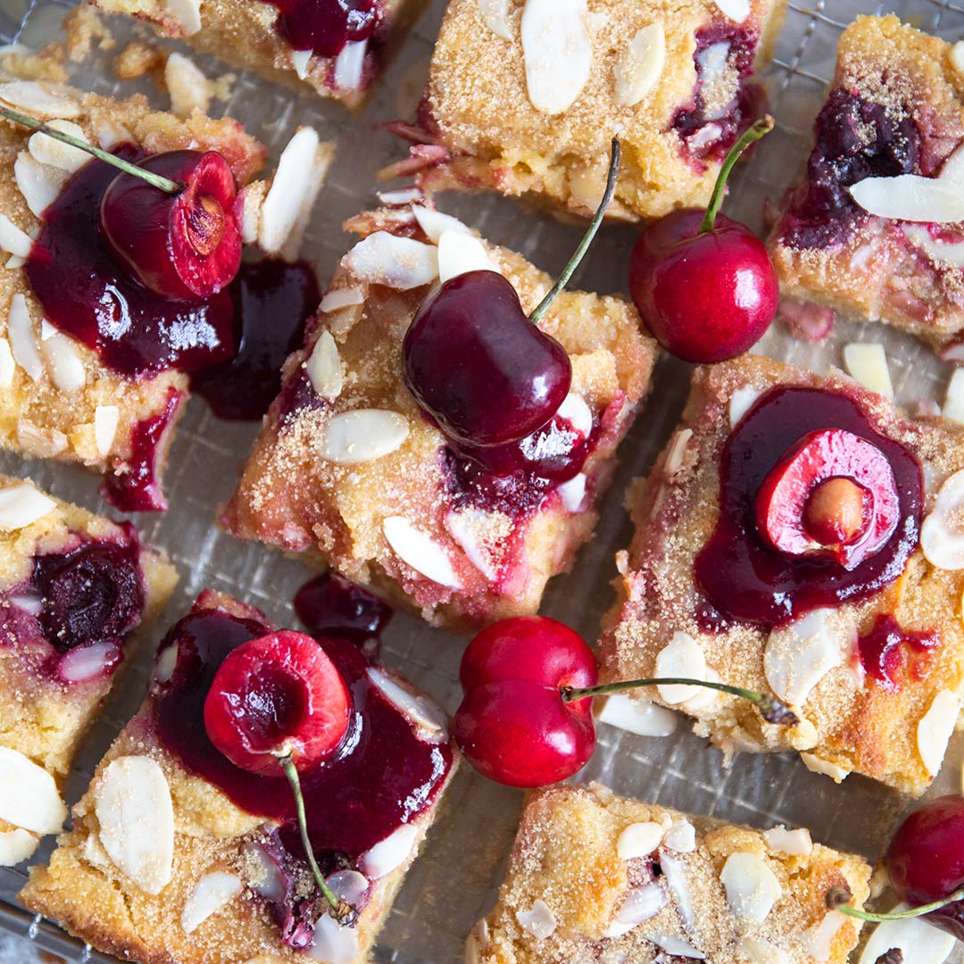 Low-Carb Butterkuchen mit Mandeln & Kirschen