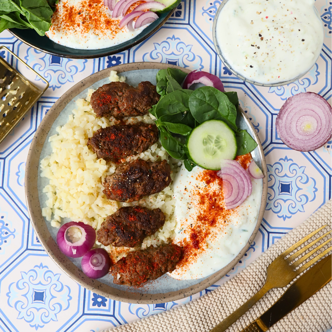 Low-Carb & Keto Cevapcici mit Tsatsiki