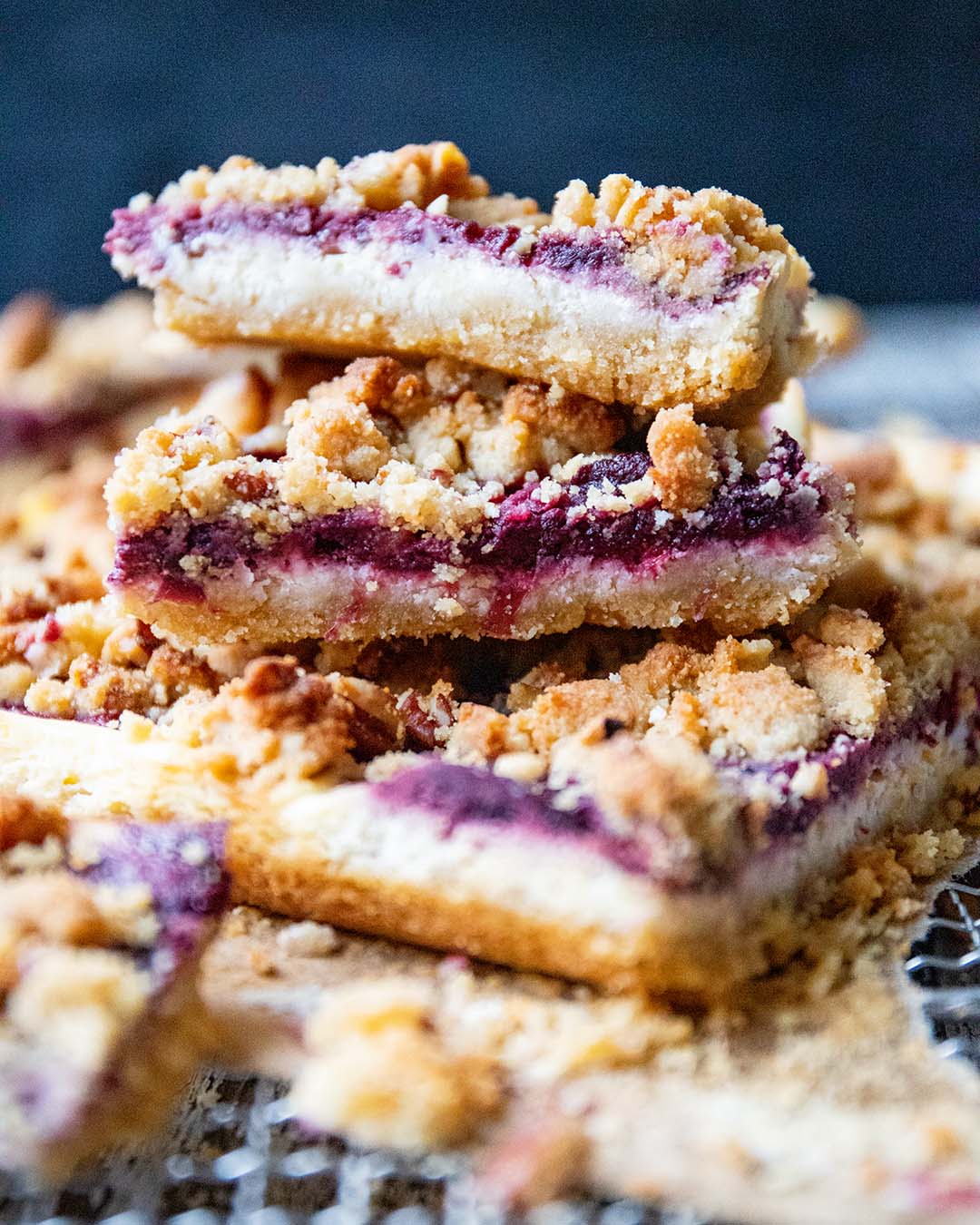 Low-Carb & Keto Cheesecake-Waldbeer Riegel