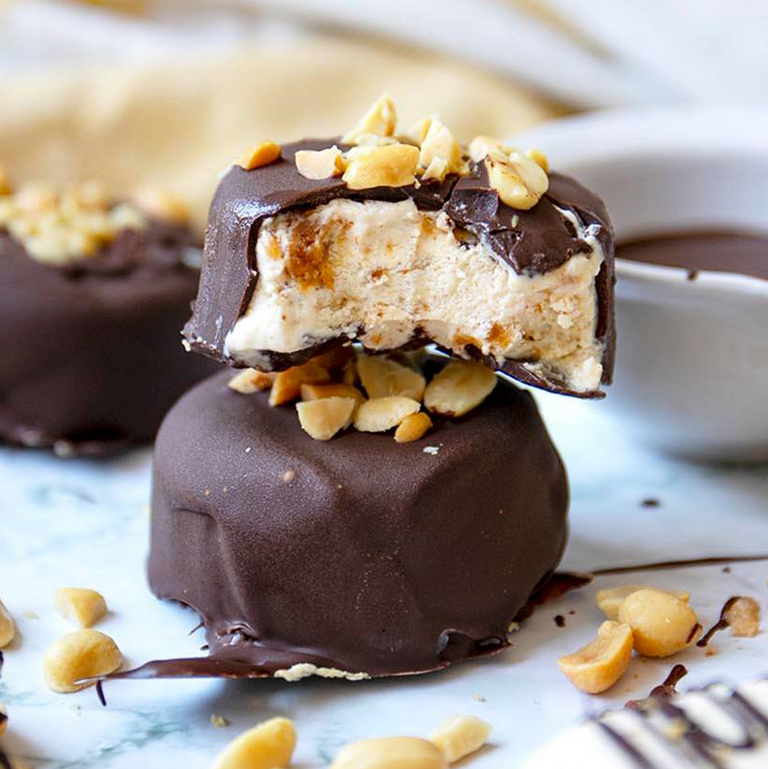 Low-Carb & Keto Snickers Eis
