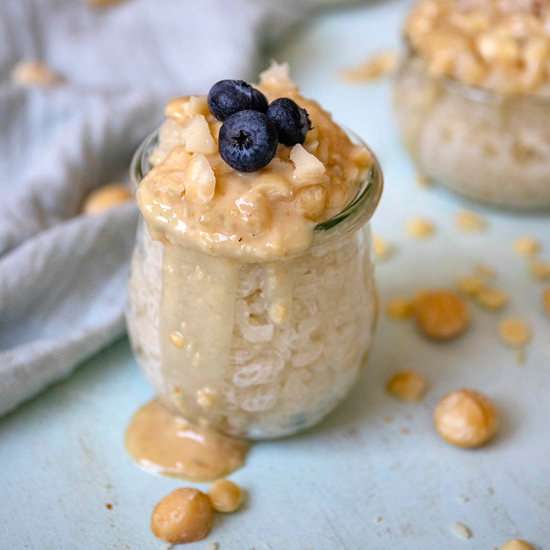 Low-Carb Macadamia-Milchreis mit weißer Schokolade