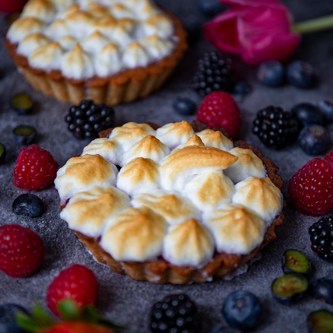 Low-Carb & Keto Mini Walbeer-Tarteletts mit Baiser