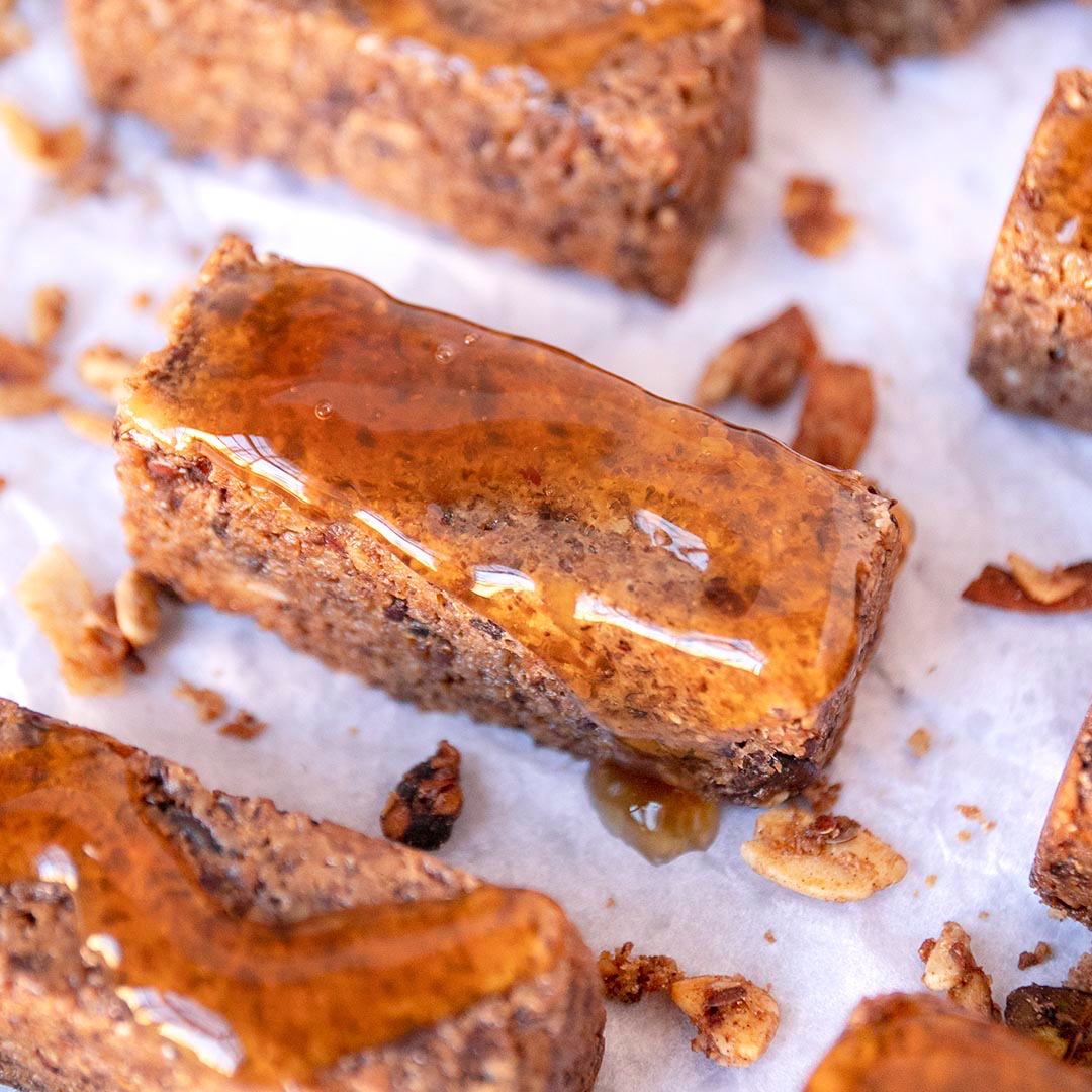 Low-Carb & Keto Salz-Karamell-Müsliriegel