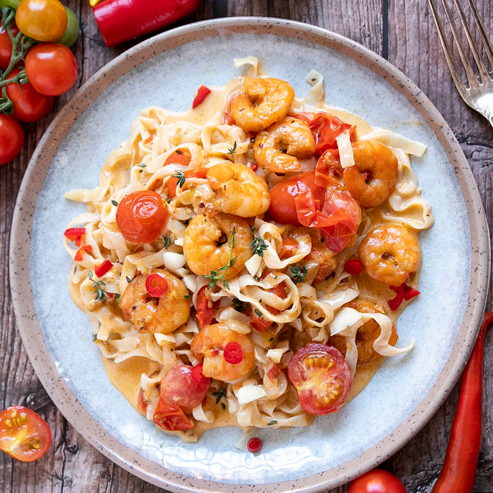 Low-Carb Tagliatelle mit Garnelen & Chili-Knoblauchsoße