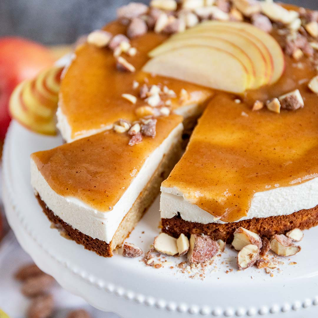 Low-Carb & Keto Bratapfel-Torte mit gebrannten Mandeln