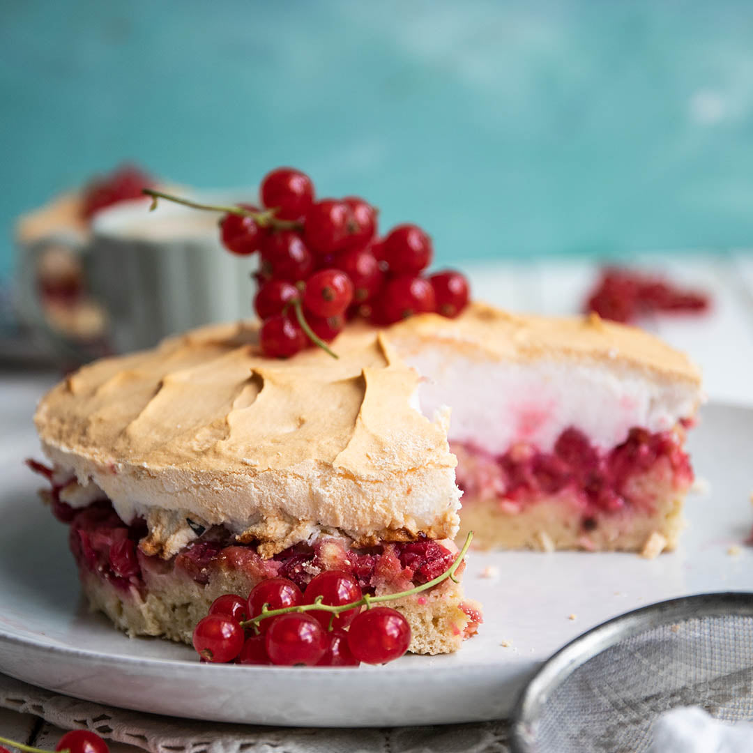 Low-Carb & Keto Johannisbeeren Baiser Torte