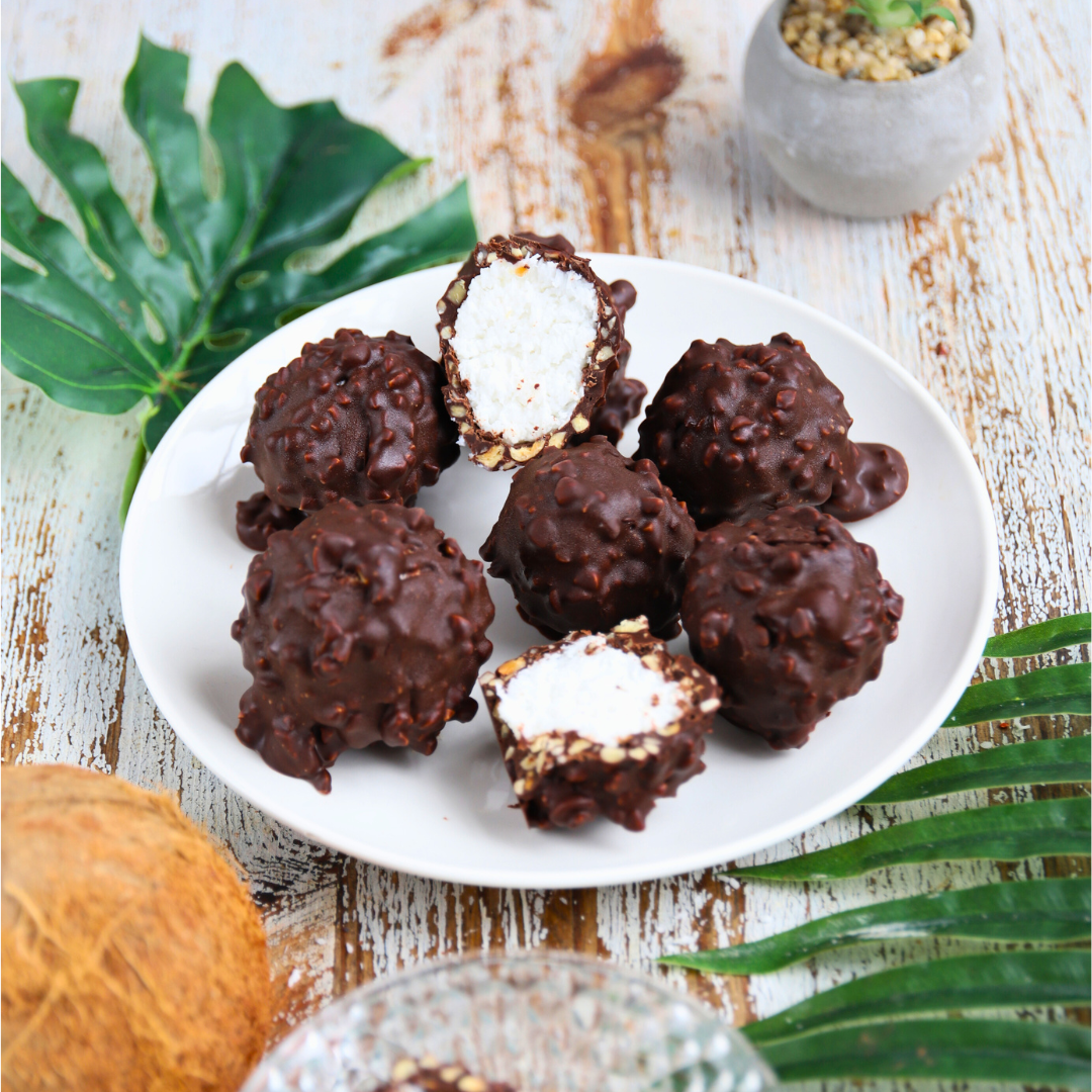 Low-Carb Schoko-Kokos-Kugeln mit Haselnusscrunch