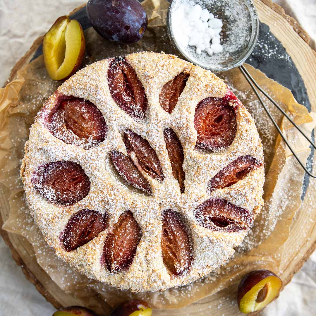 Versunkener Low-Carb & Keto Pflaumenkuchen