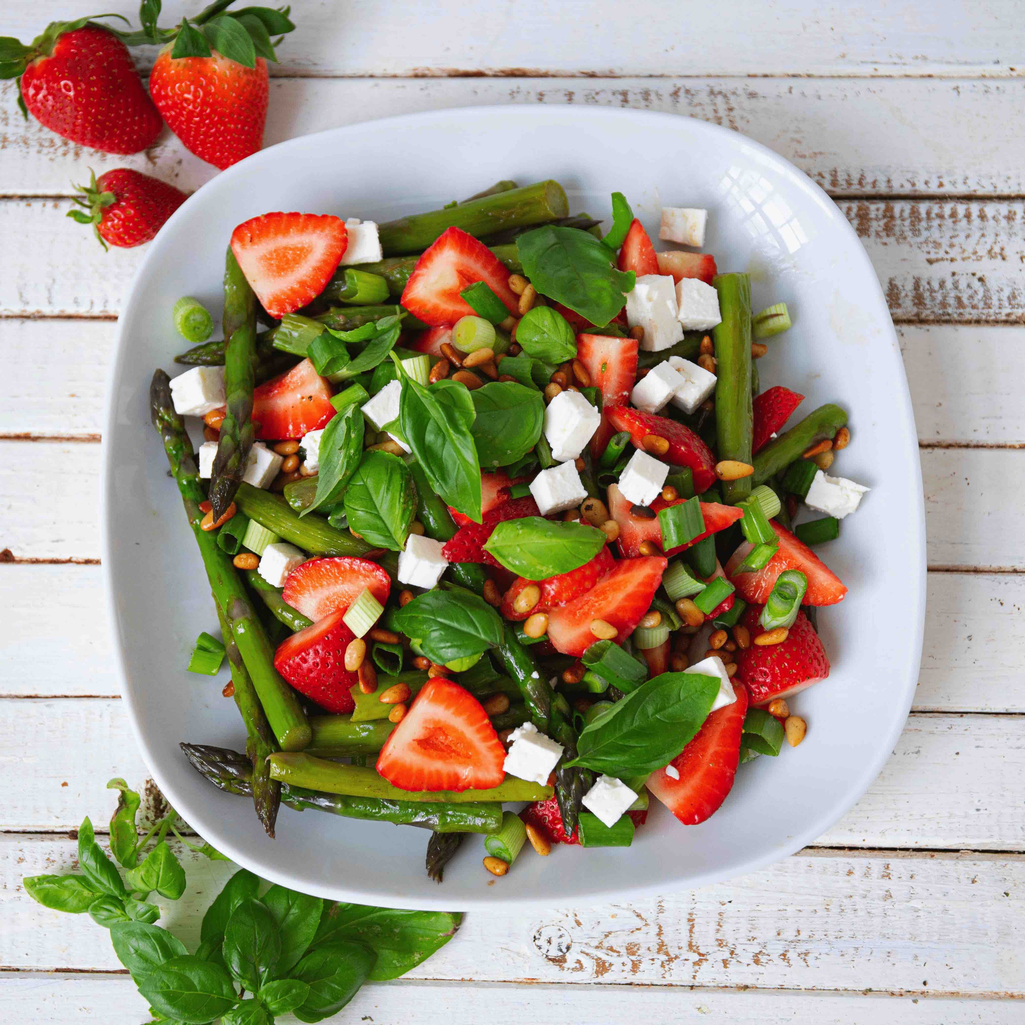 Low-Carb & Keto Spargel-Feta-Salat