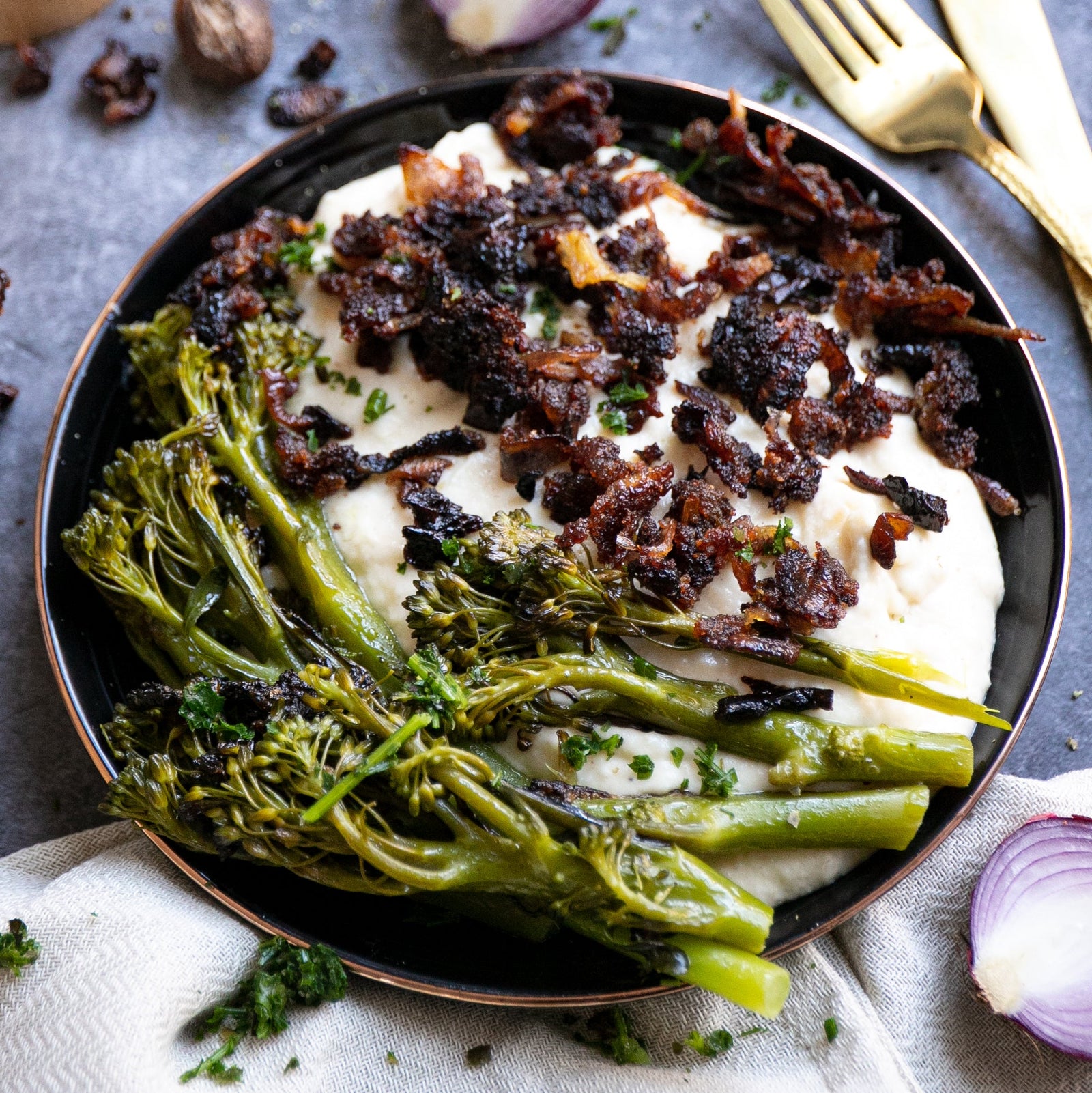 Low-Carb Selleriepüree mit Röstzwiebeln