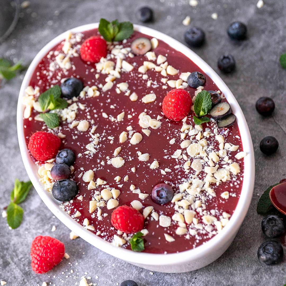 Low-Carb & Keto Beeren-Torten-Bowl