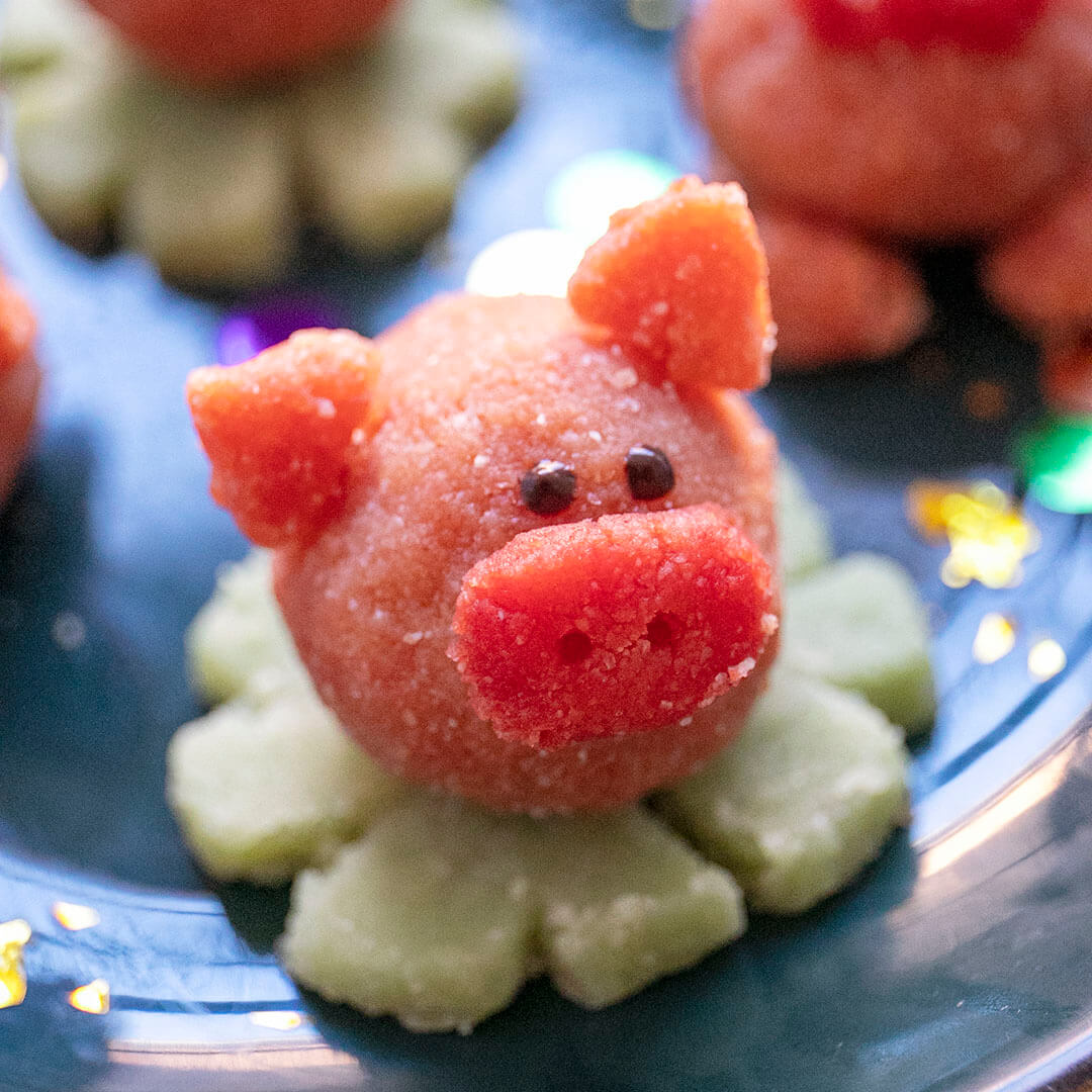 Zuckerfreie Marzipan-Schweinchen