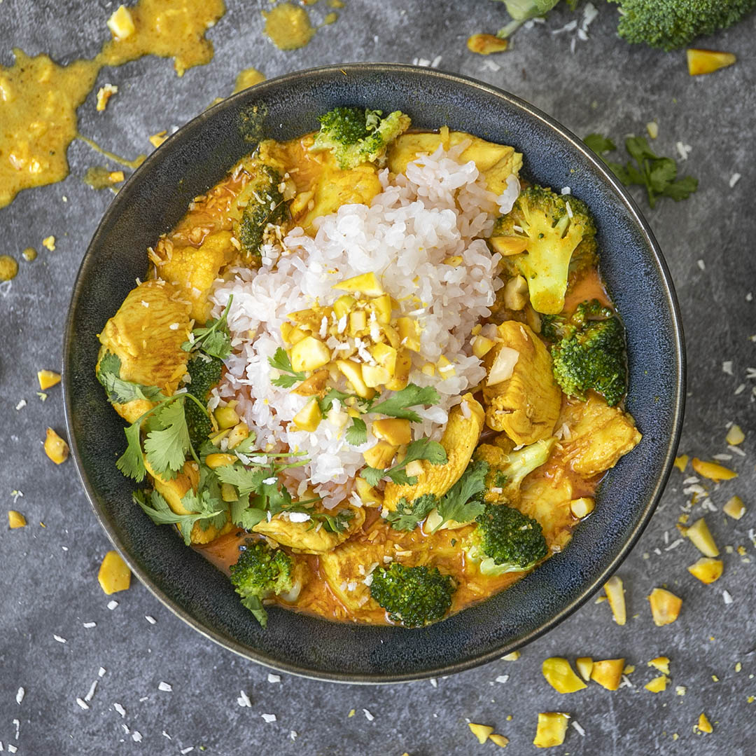 Low-Carb Chicken-Curry mit Reis