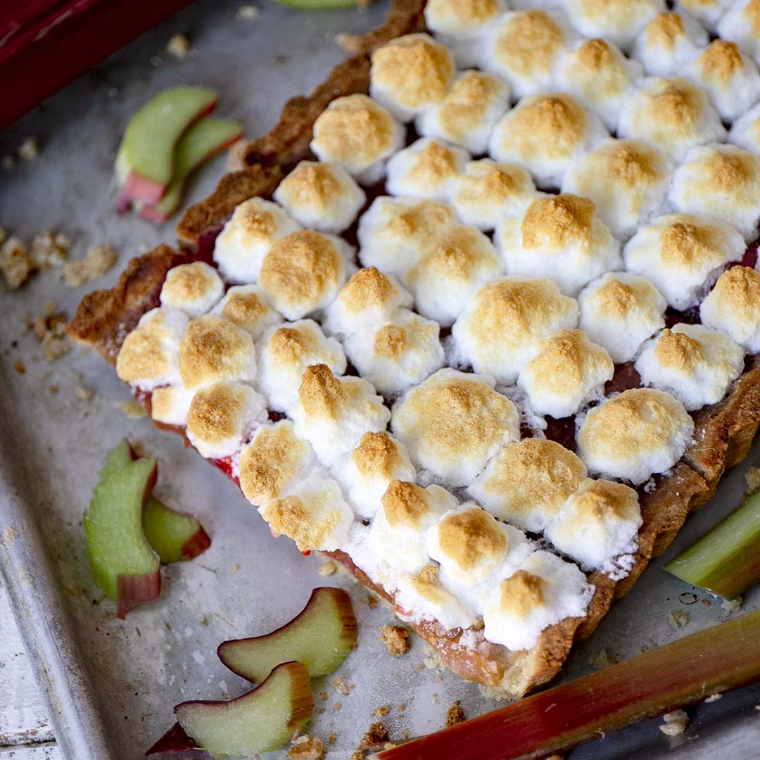Low-Carb & Keto Rhabarber-Baiser-Tarte