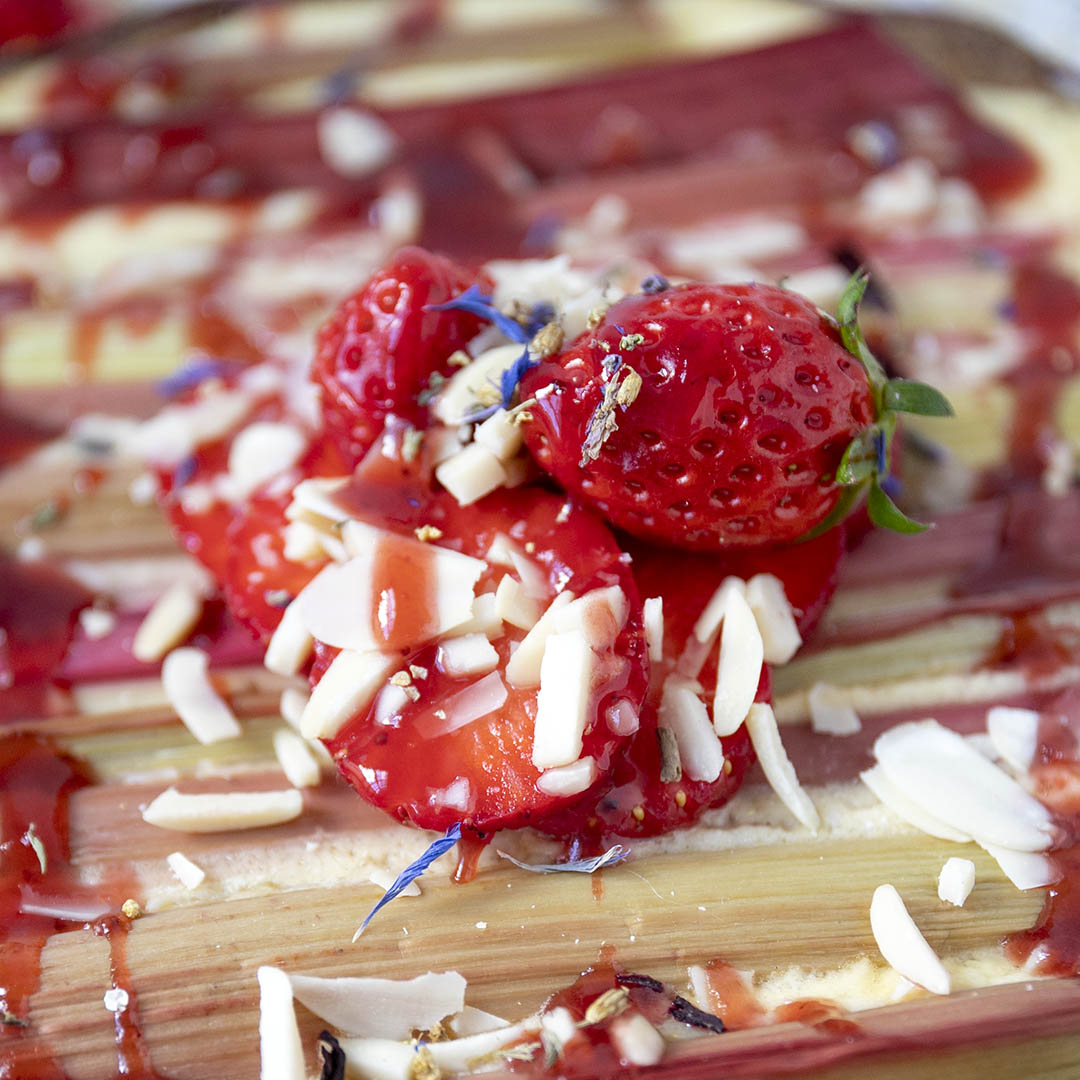 Low-Carb & Keto Rhabarber-Quark-Tarte