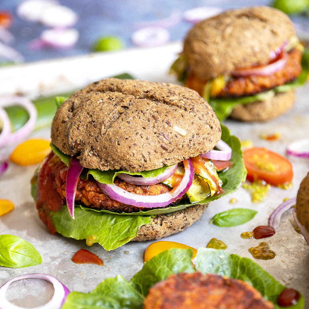 Veganer Keto Burger mit Sonnenblumenhack