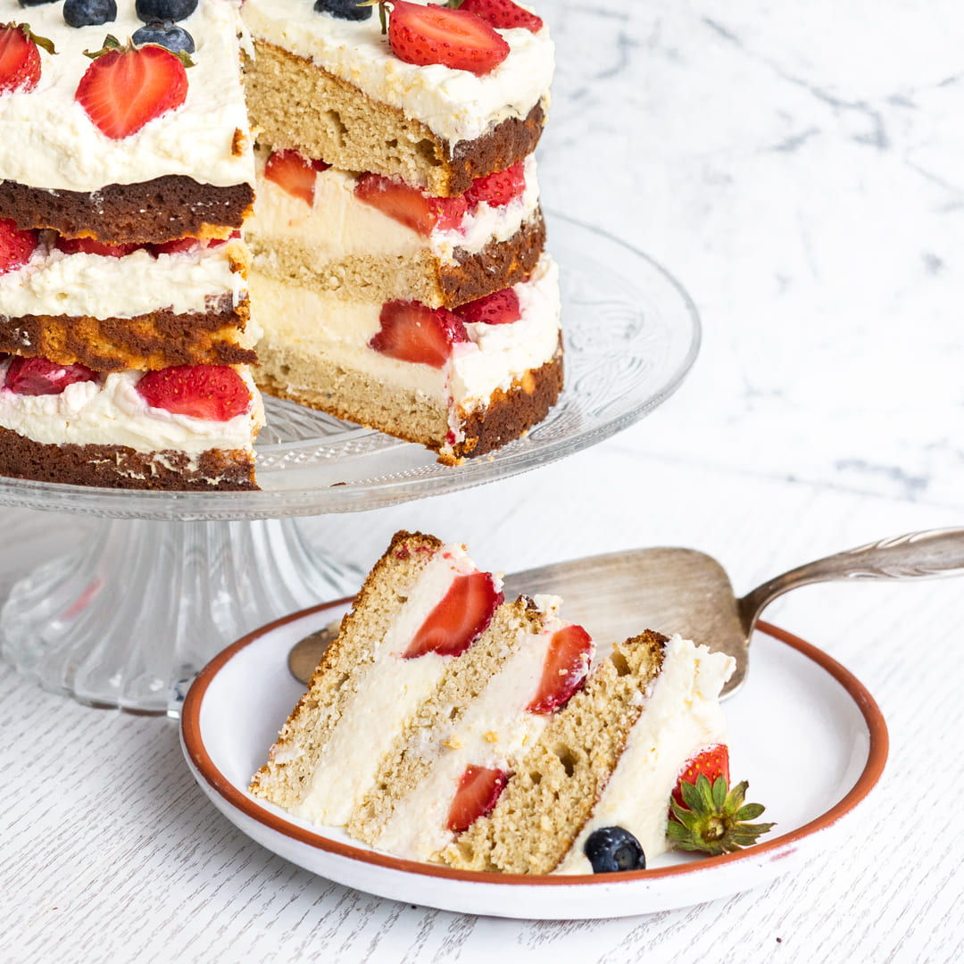Low-Carb & Keto Erdbeer-Schichttorte
