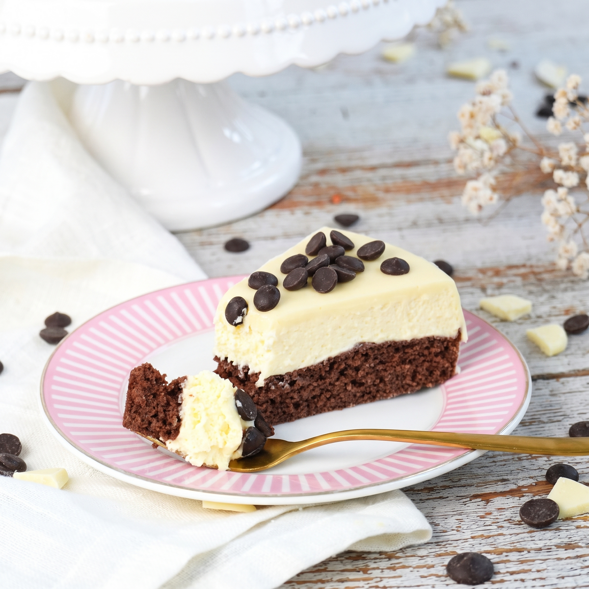 Weiße Low-Carb Schoko Mousse Torte