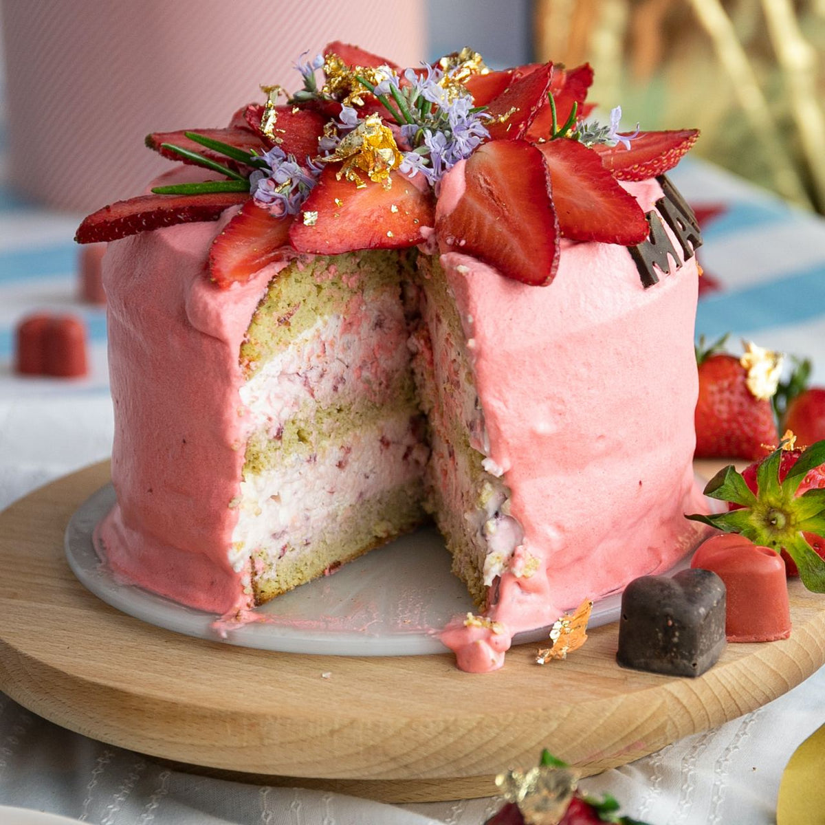 Low-Carb & Keto Erdbeer-Sahne-Creme-Torte