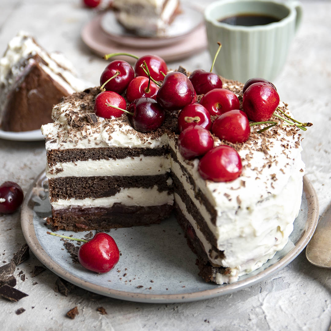 Low-Carb & Keto Schwarzwälder-Kirsch-Torte