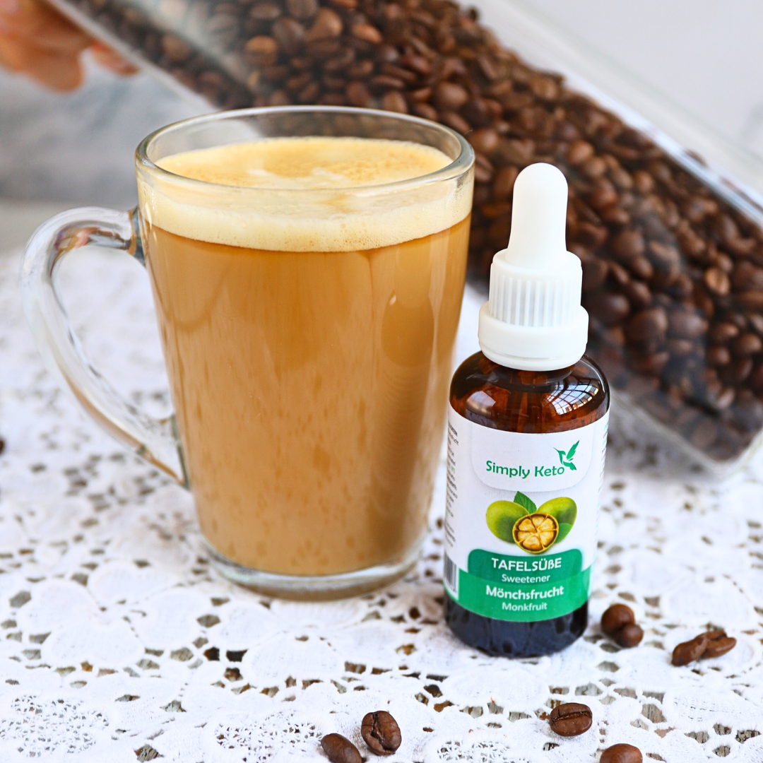 Kaffee mit flüssiger Simply Keto Mönchsfrucht