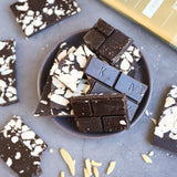 Vegane Keto Schokolade mit MCT-Öl - Knusprige Mandel