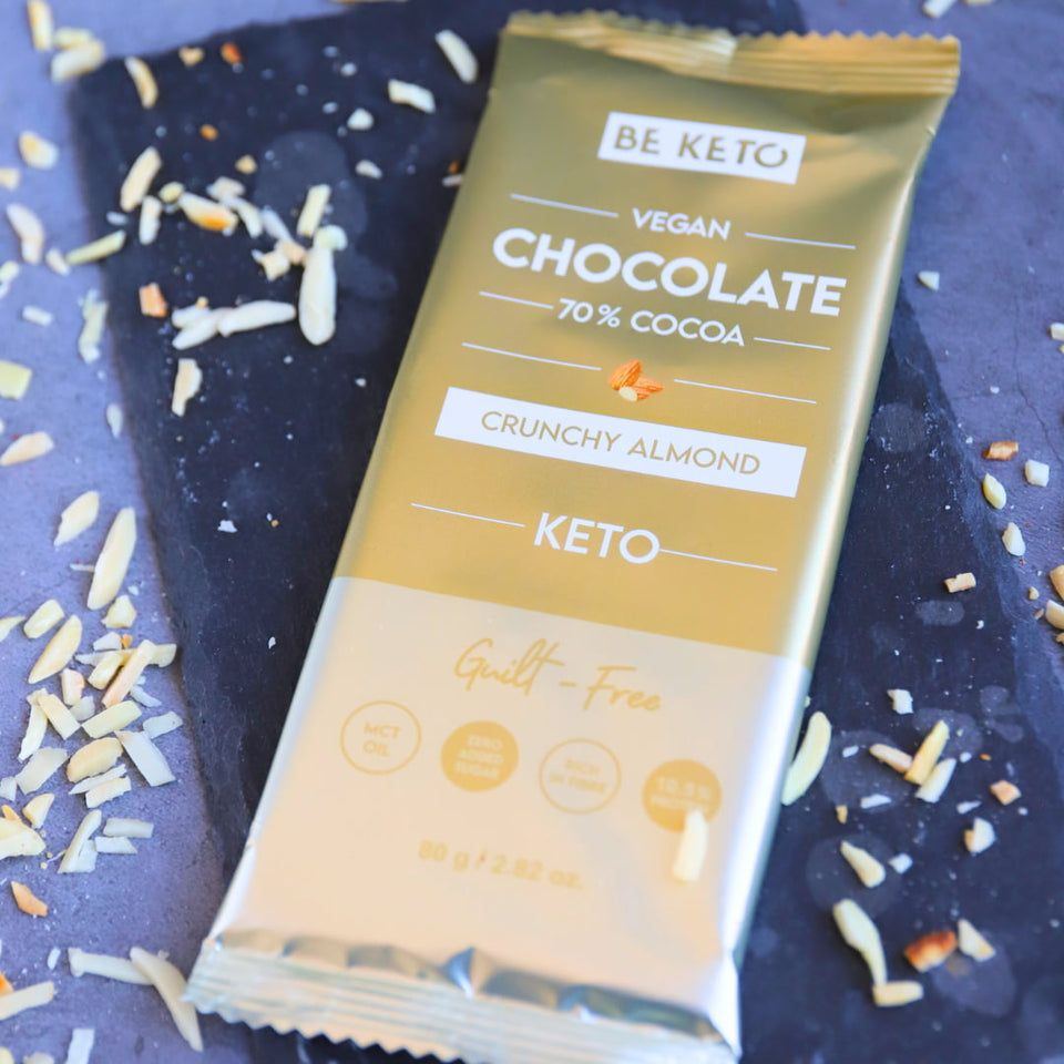 Vegane Keto Schokolade mit MCT-Öl - Knusprige Mandel