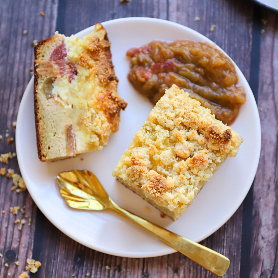 Low-Carb Rhabarber-Streusel-Cheesecake