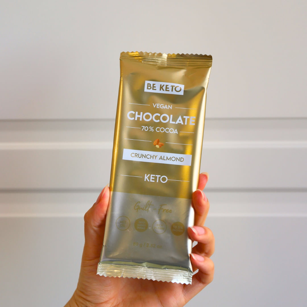 Vegane Keto Schokolade mit MCT-Öl - Knusprige Mandel