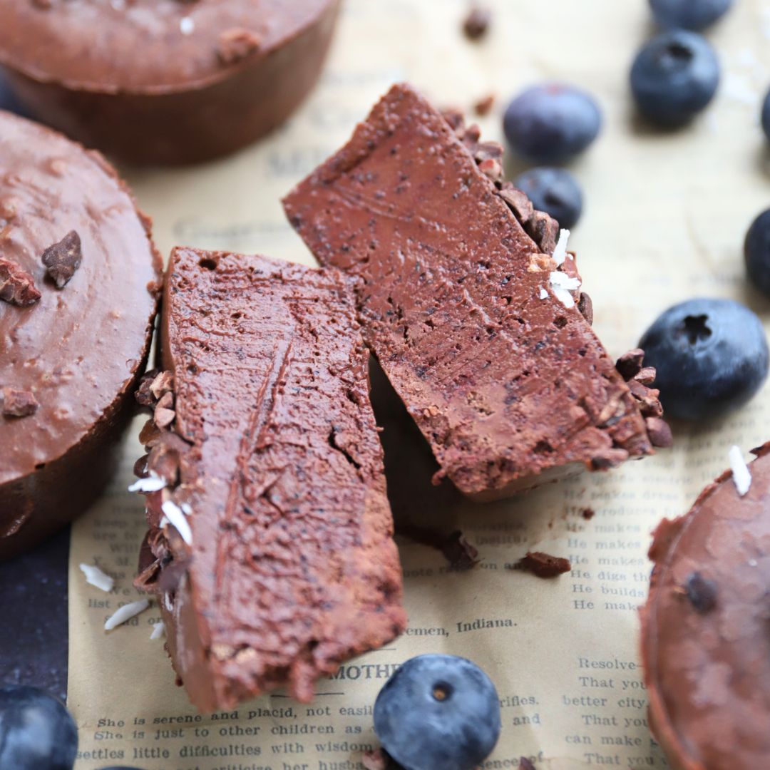 Low-Carb & Keto Heidelbeer-Schoko-Fudge