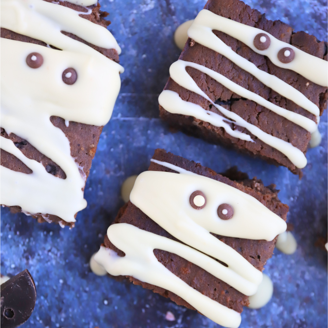 Low-Carb Brownie Mumien