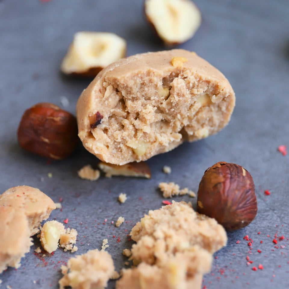 NomNoms Protein Bites | Creamy White Hazelnut | Bio