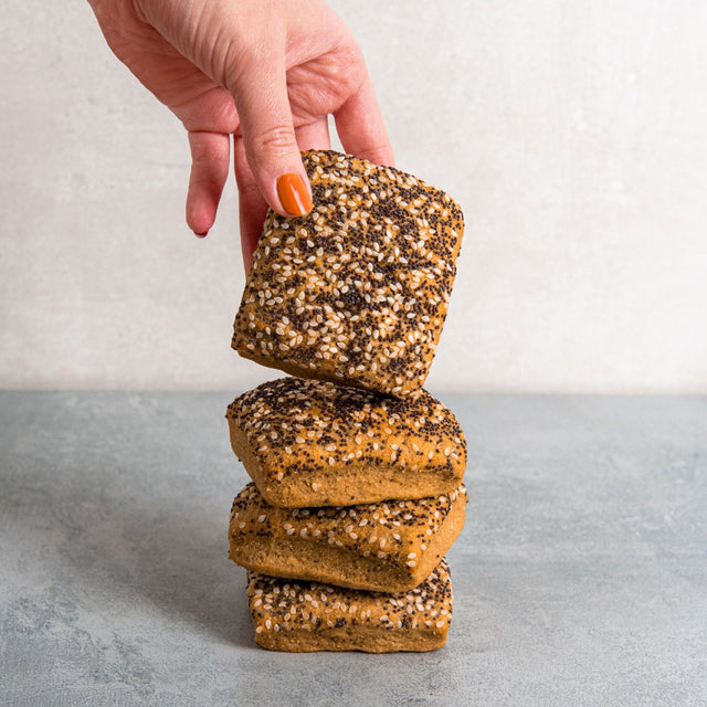 Lower-Carb* High Protein Saatenbrötchen