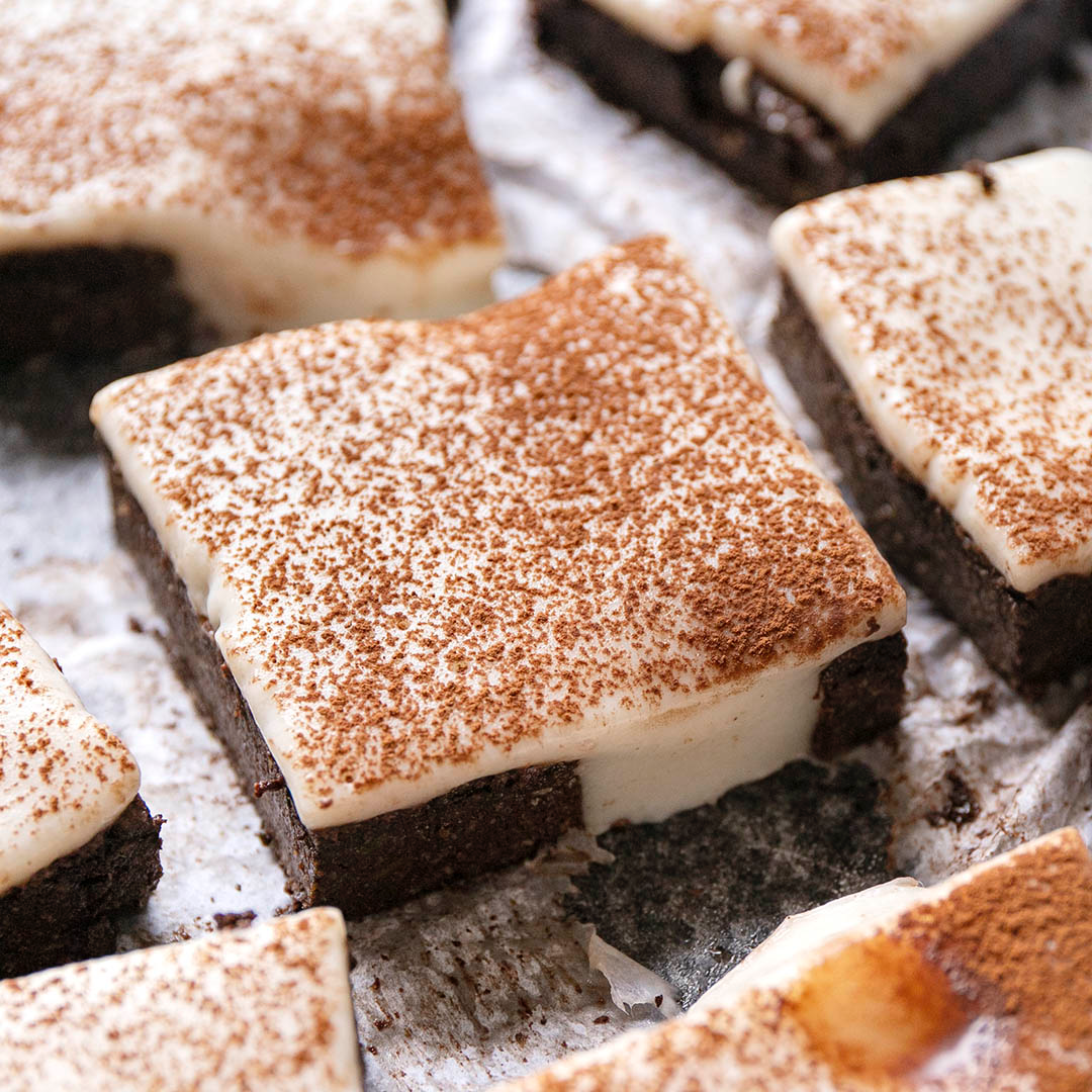 Gefüllter Low-Carb Schokopudding-Kuchen
