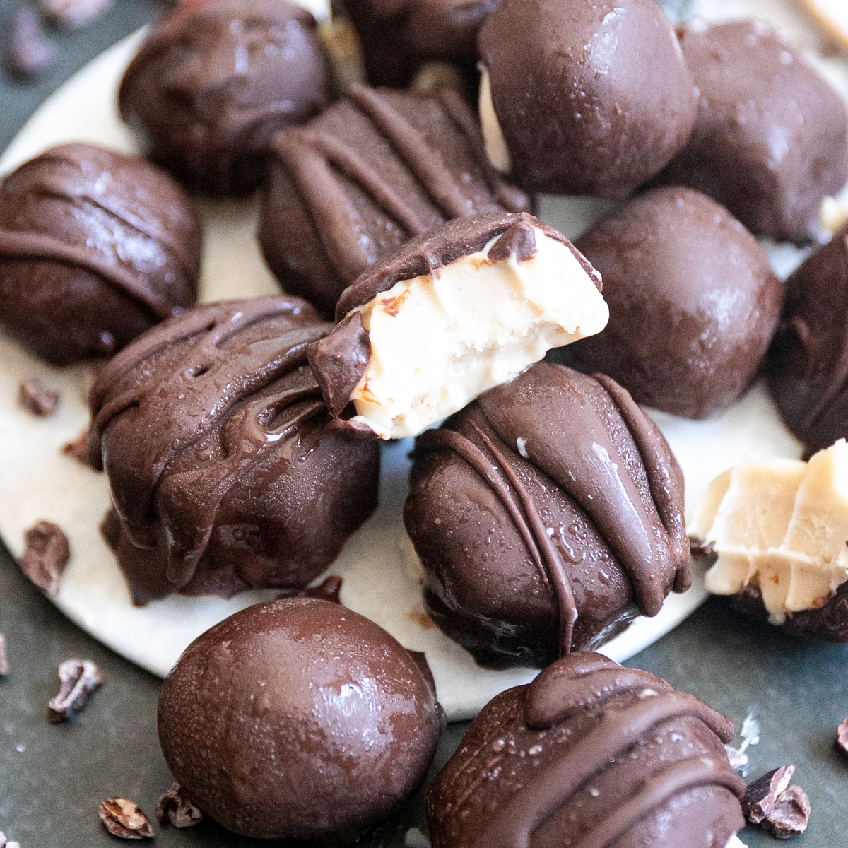 Keto & Vegane Salz-Karamell Fudge Pralinen