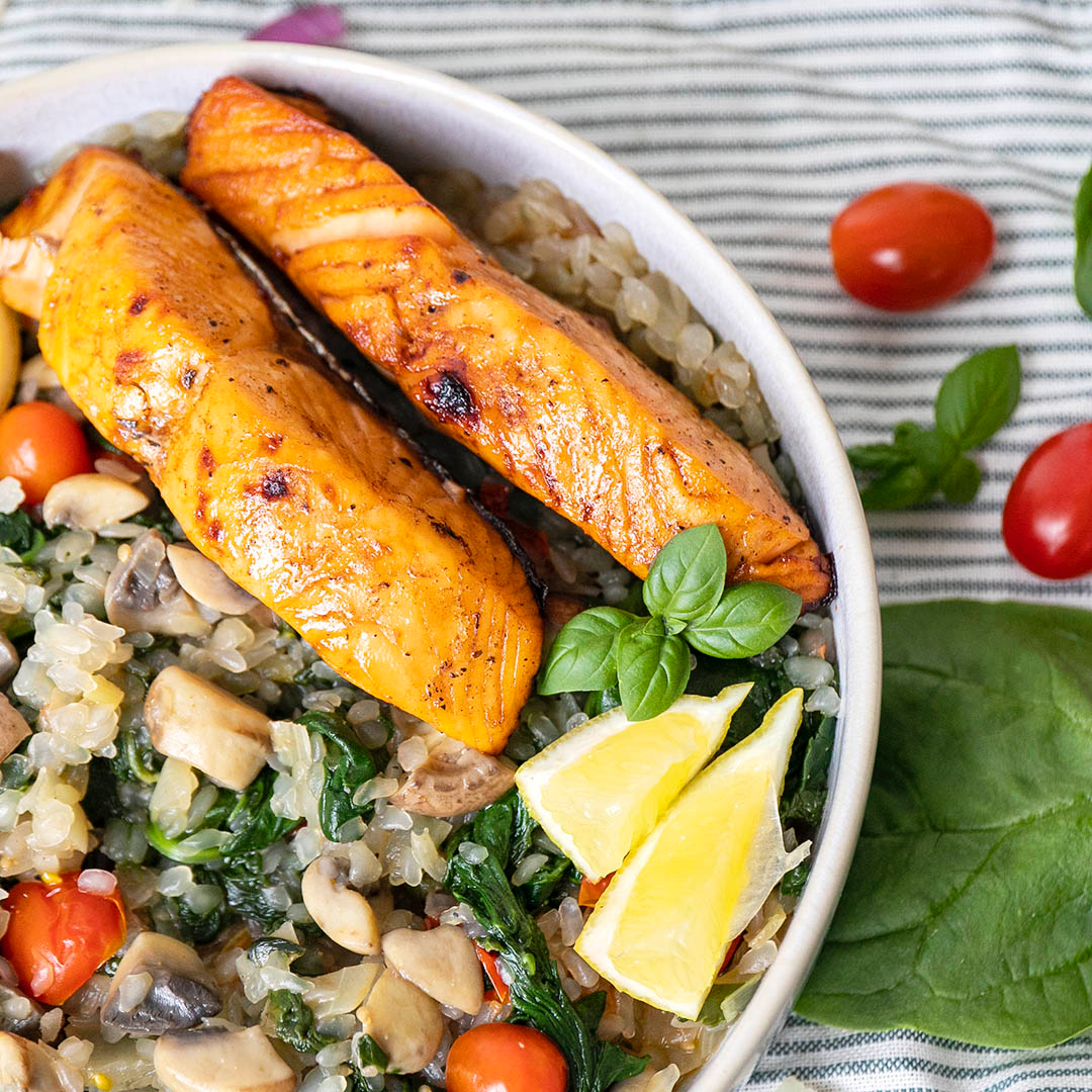 Low-Carb & Keto Lachs-Spinat-Pilz-Bowl