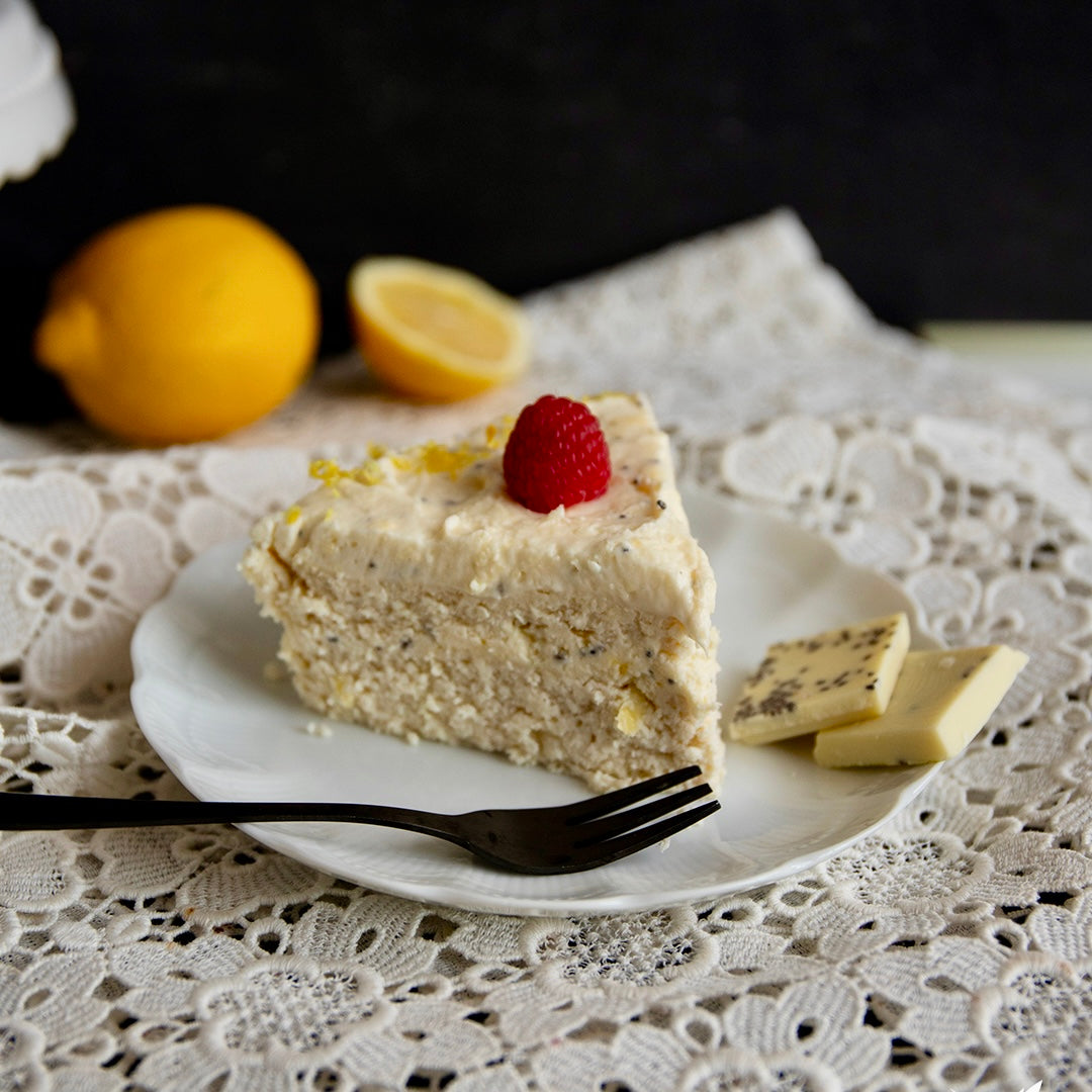 Low-Carb & Keto Zitronenkuchen mit weißer Schokolade