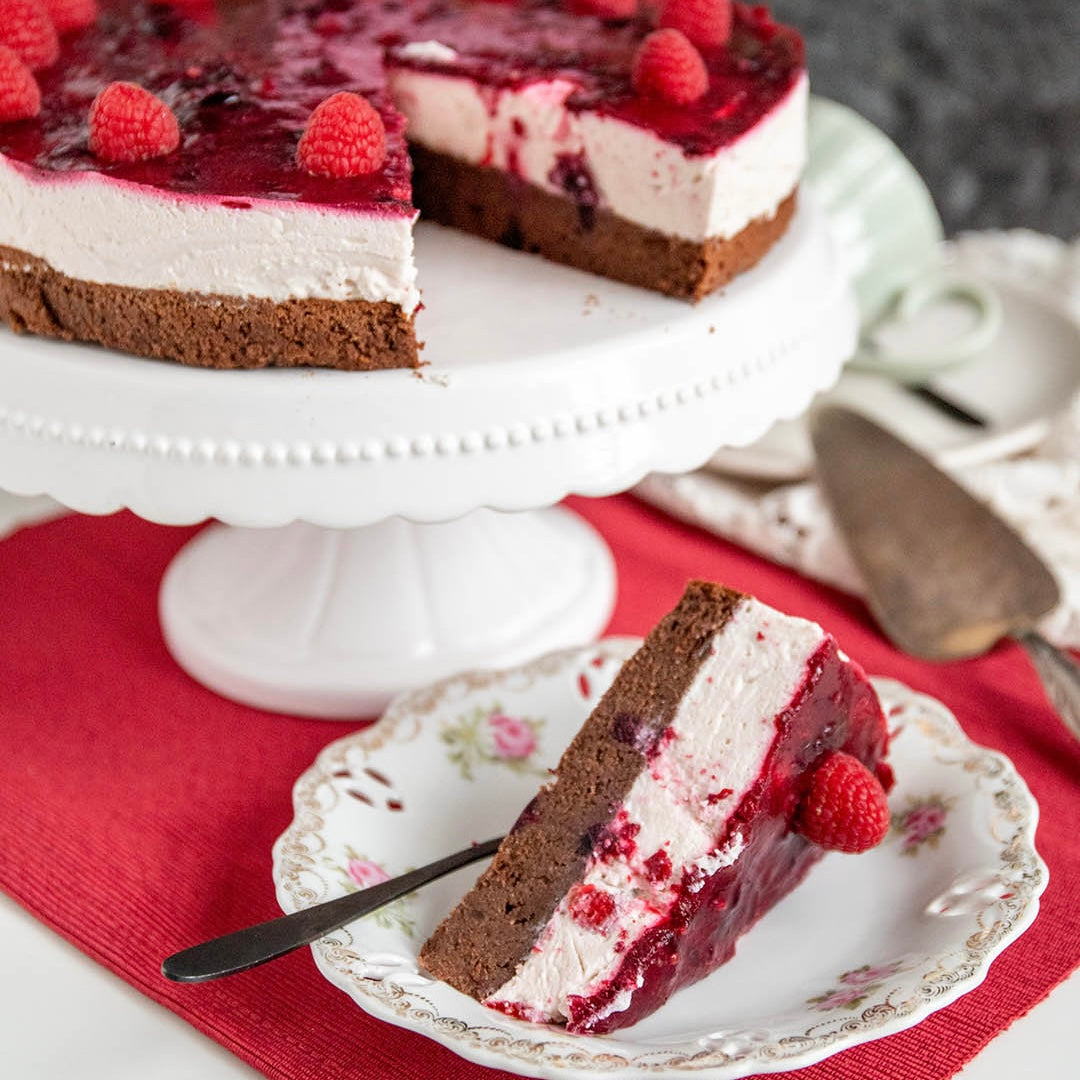 Low-Carb & Keto Himbeer-Brownie-Torte