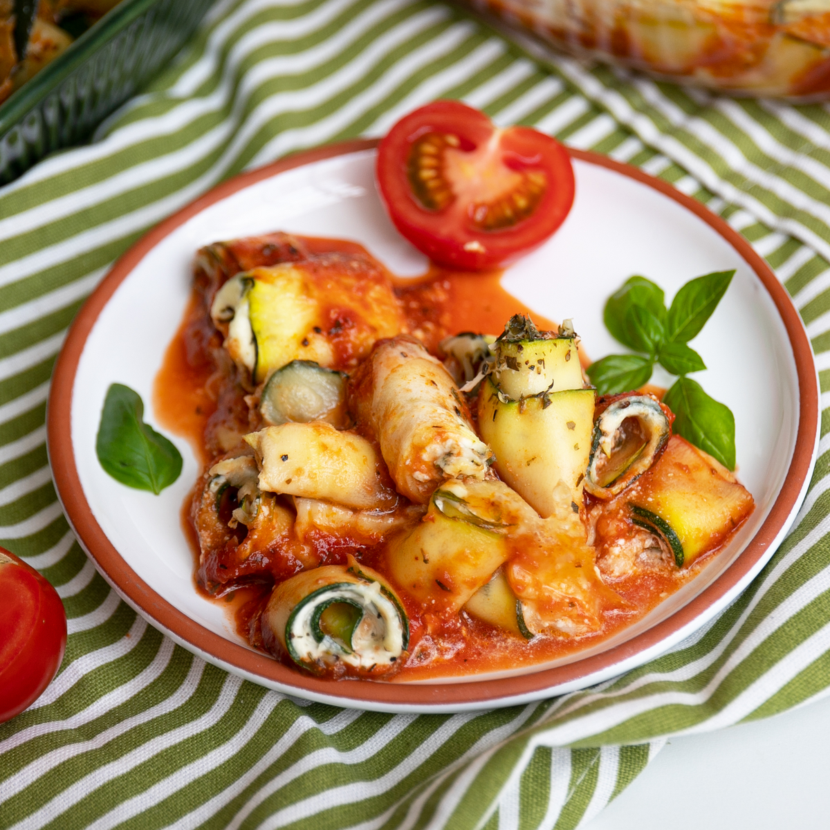 Low-Carb & Keto Zucchiniröllchen mit Frischkäse