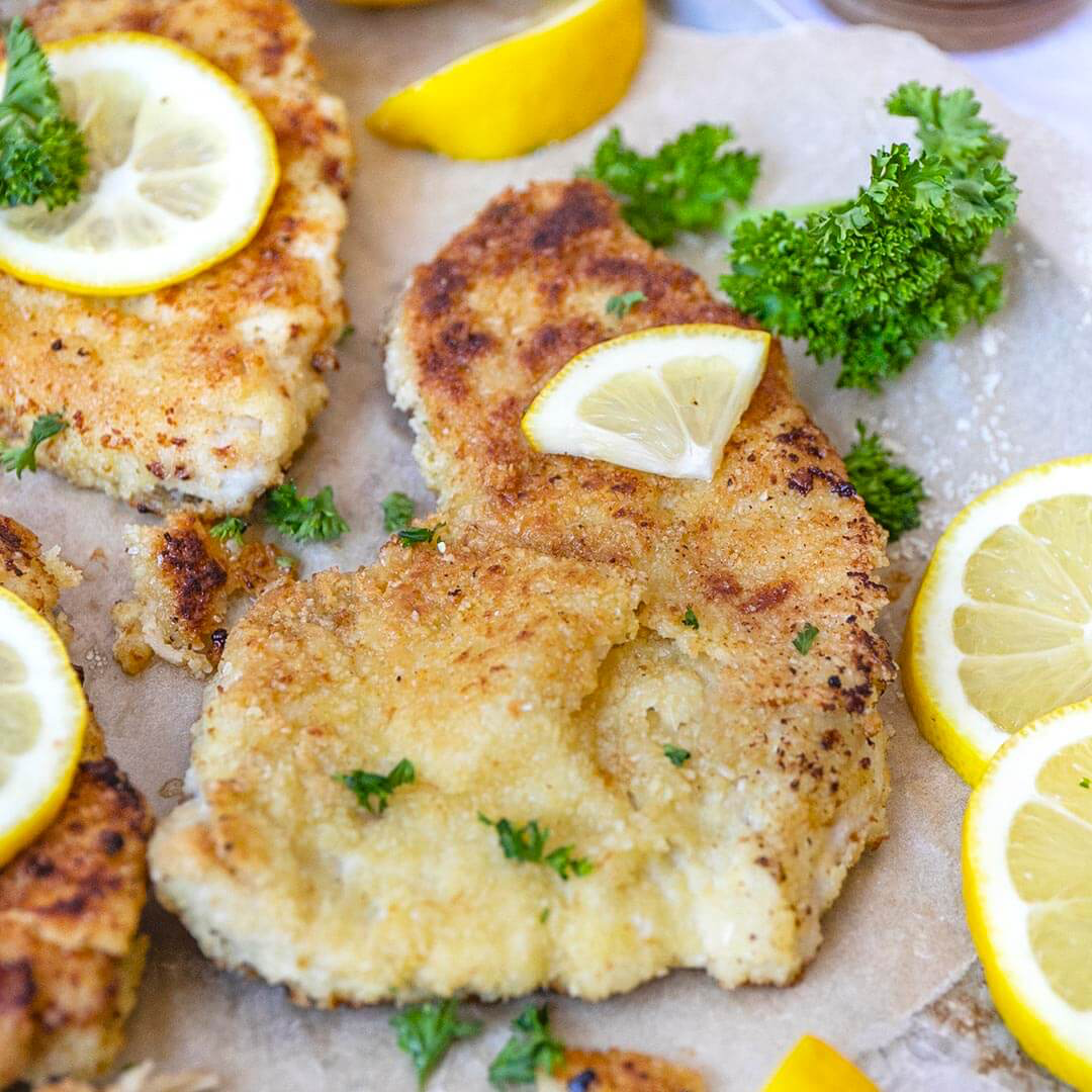 Low-Carb & Keto Putenschnitzel mit Mandelpanade