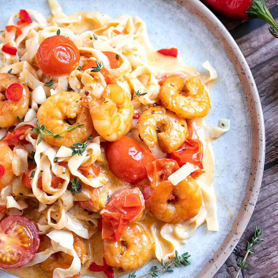 Low-Carb Tagliatelle mit Garnelen & Chili-Knoblauchsoße