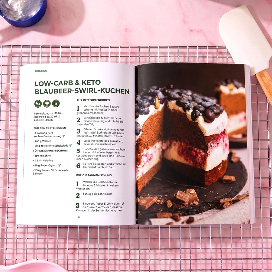 Einblick in das Best of Simply Keto Torten und Kuchen Heft