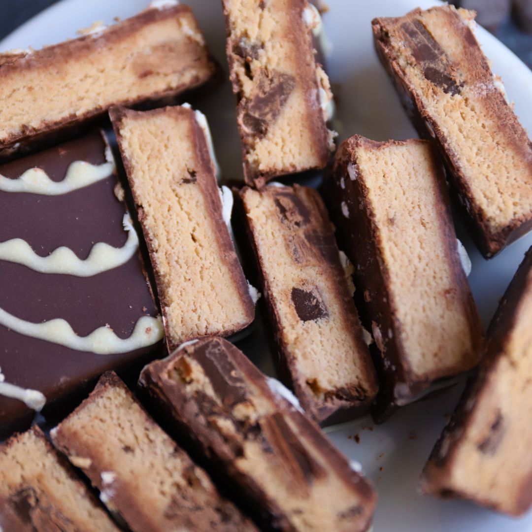 Überzogener Cookie Dough Quest Proteinriegel | Maxipack mit 12 Stück