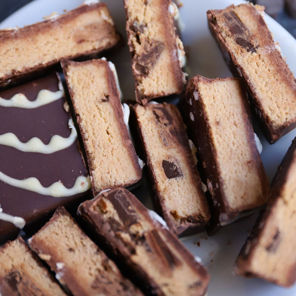 Überzogener Cookie Dough Quest Proteinriegel | Maxipack mit 12 Stück