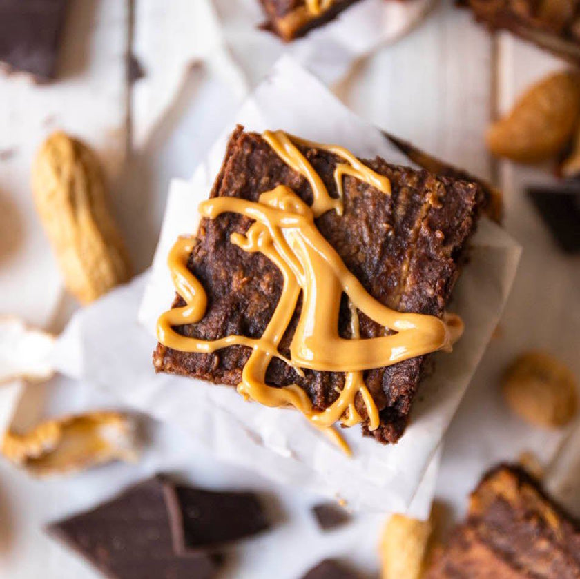 Gefüllte Low-Carb & Keto Peanutbutter-Brownies