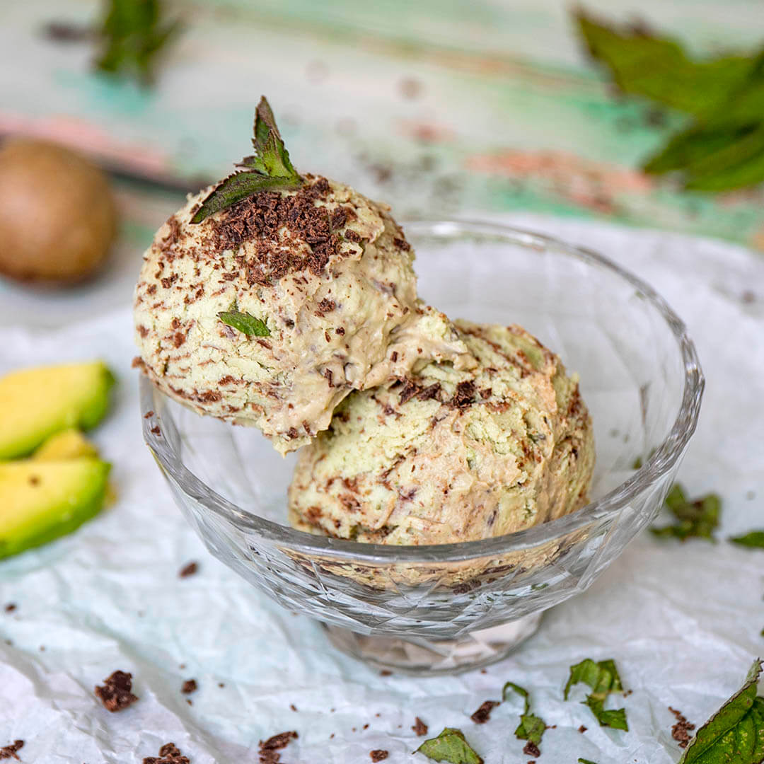 Veganes Avocado-Minz-Eis mit Chocolate Chips