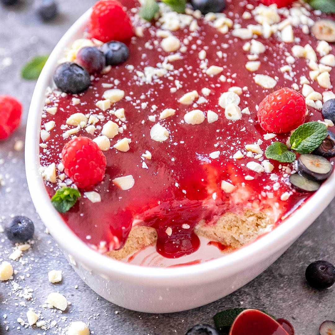Low-Carb & Keto Beeren-Torten-Bowl