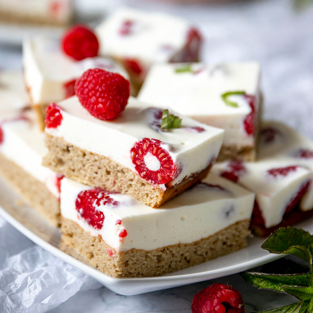 Ketogene Quarkschnitte mit Himbeeren